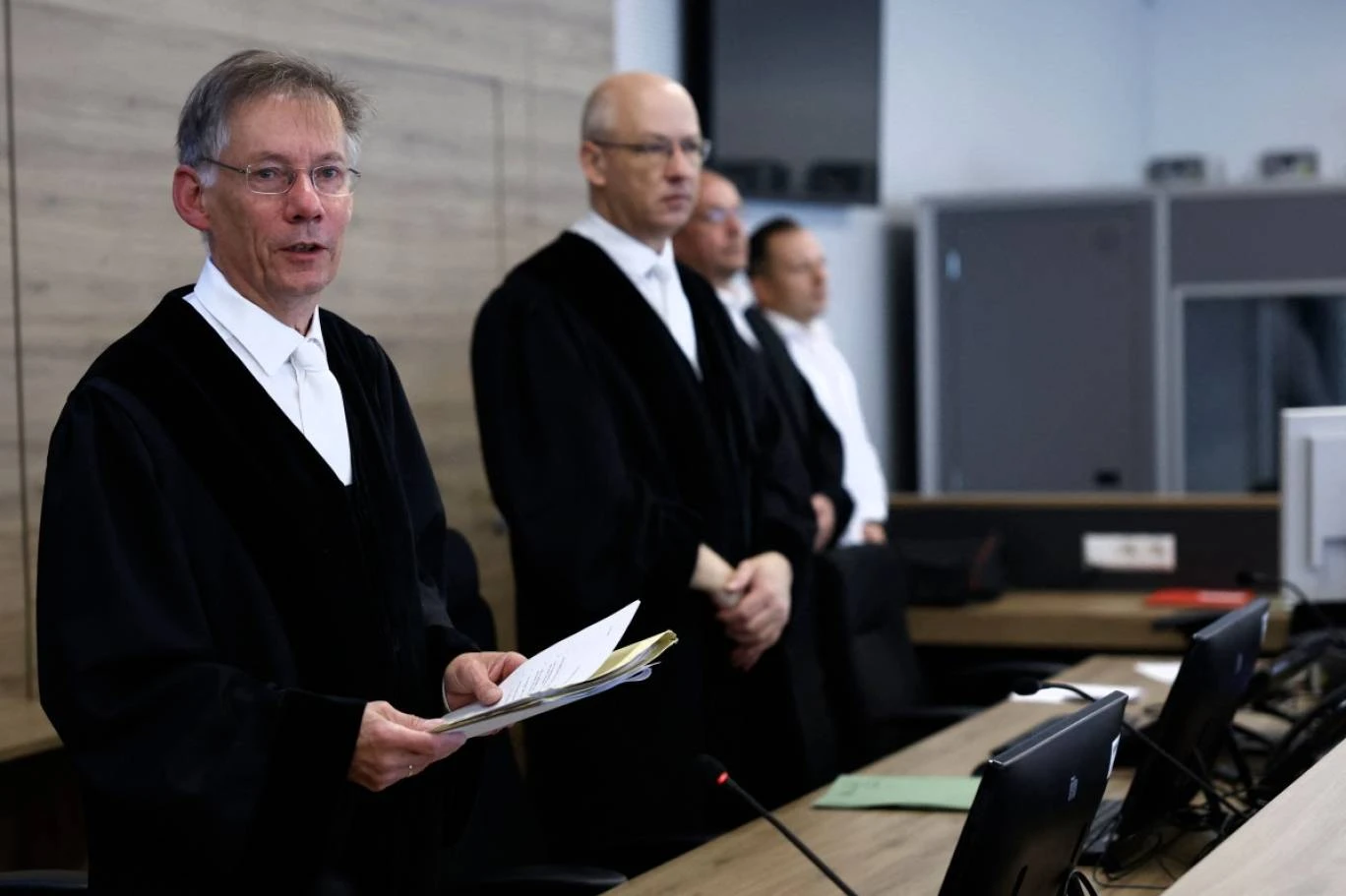 ألمانيا تفتح محاكمة “عصابة المطرقة” اليسارية وسط جدل سياسي واسع